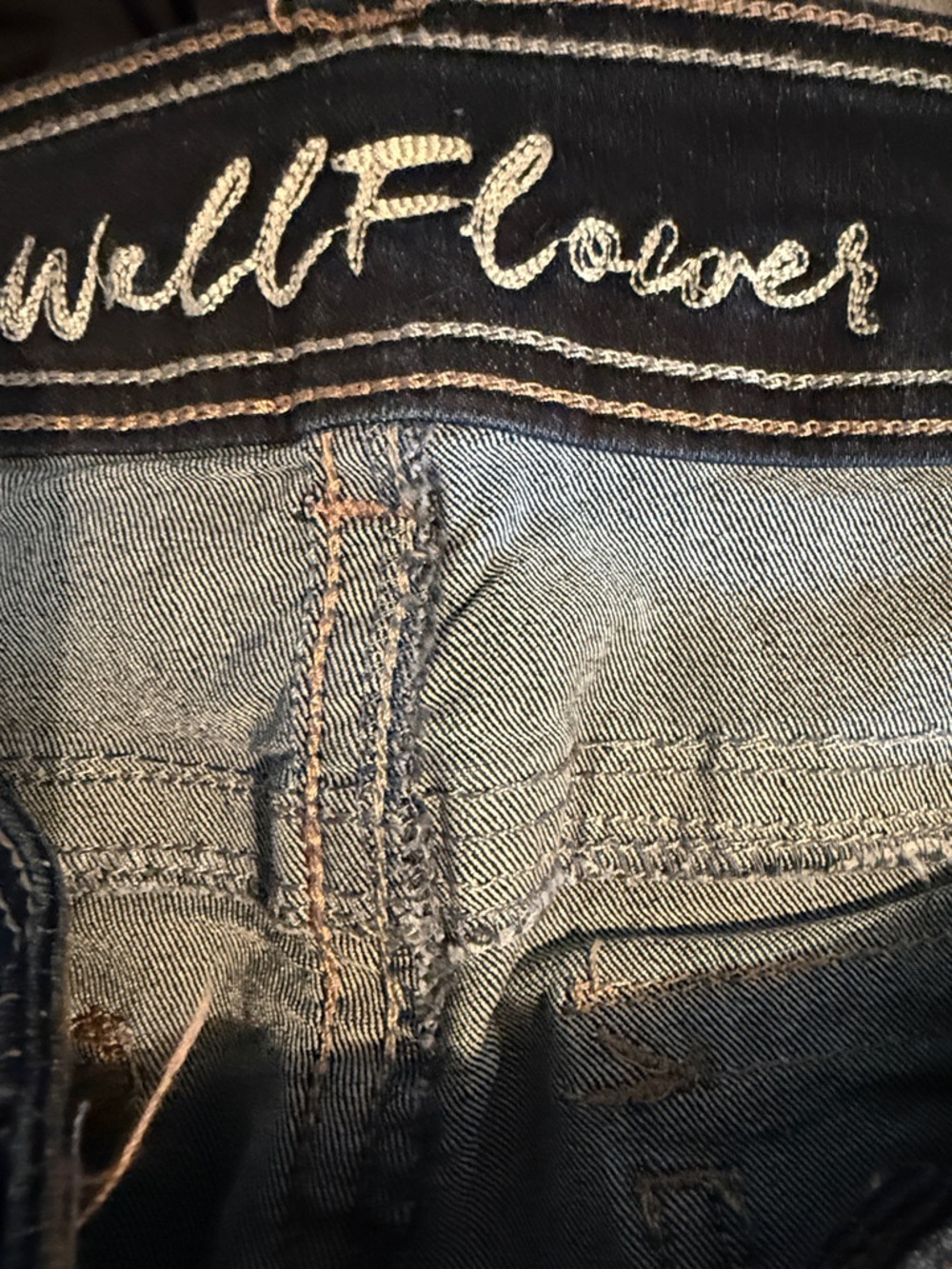 NWOT Wallflower Dark Wash Bootcut Jeans with Faded Front - Picture 7 of 10